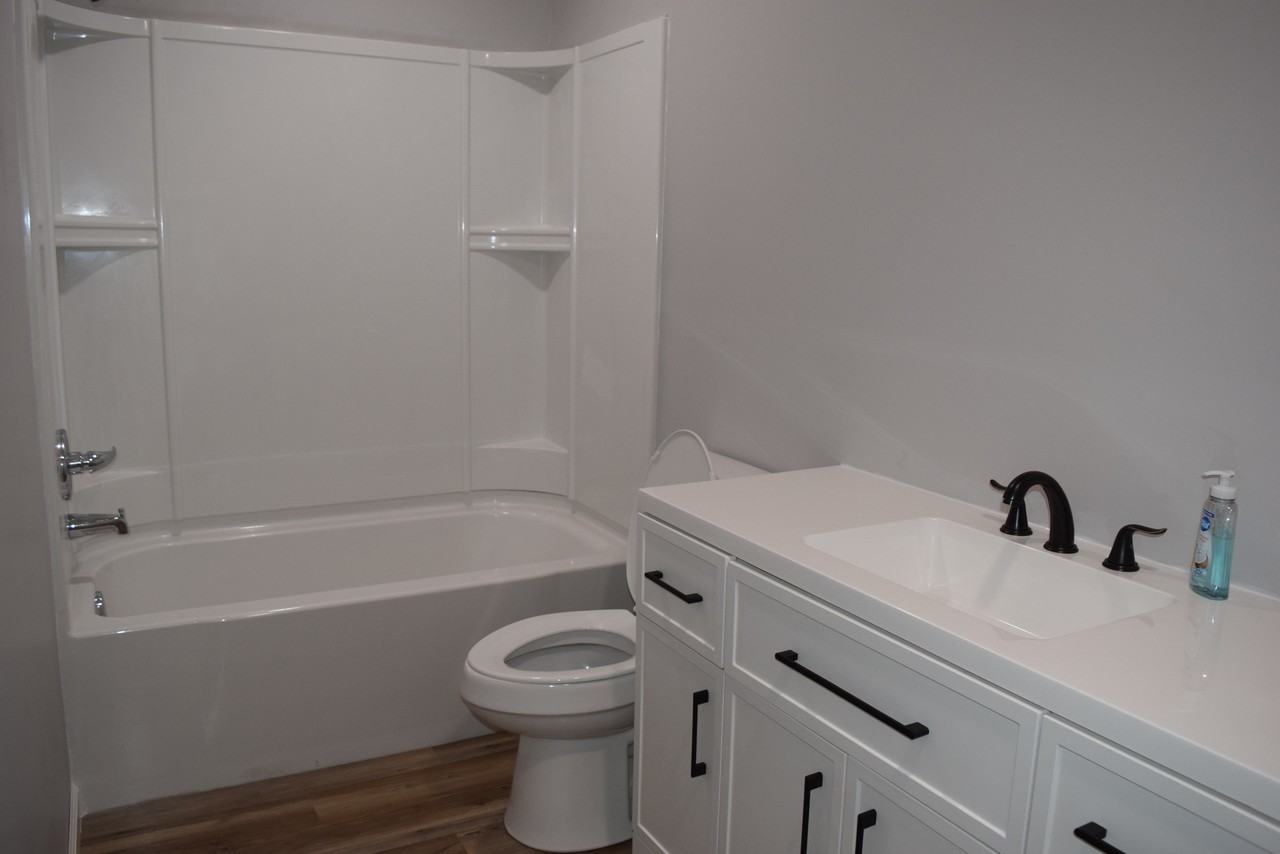 191 Railroad St #B - Photo 2 of 7