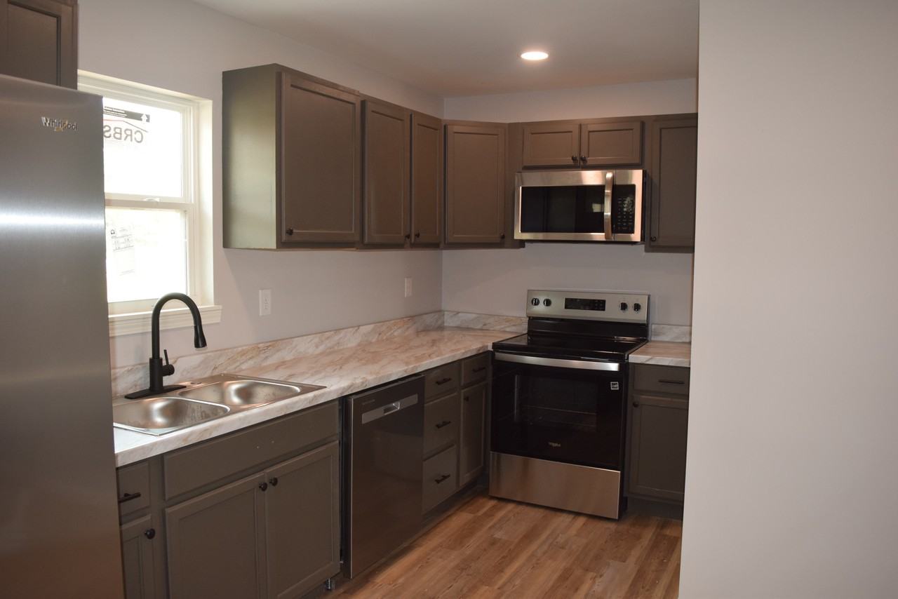191 Railroad St #B - Photo 3 of 7