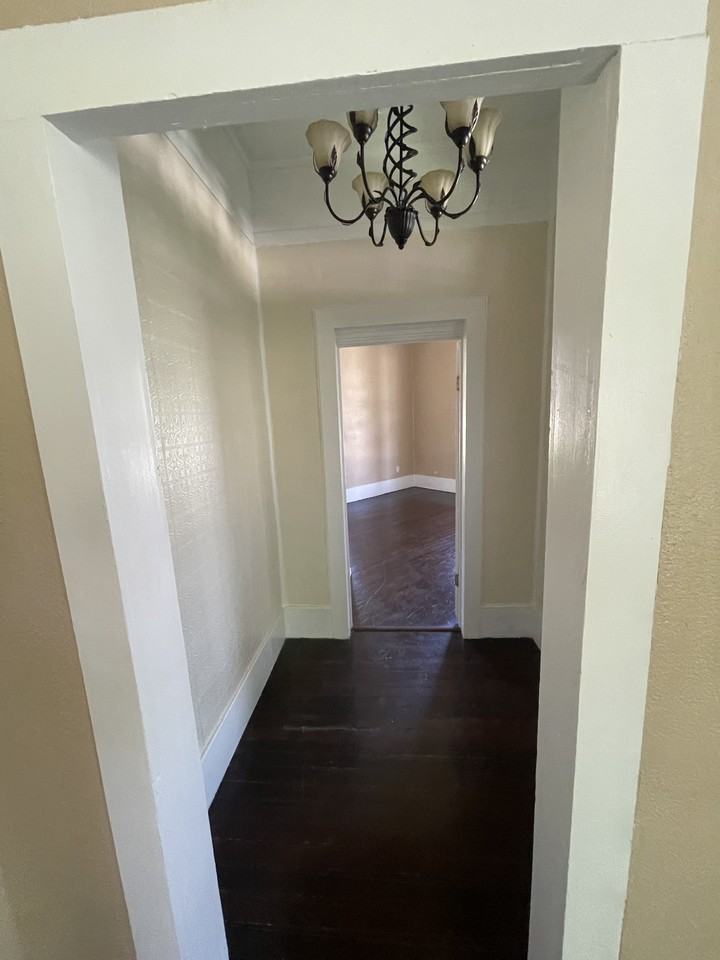 704 S Anglin St #NA - Photo 3 of 24