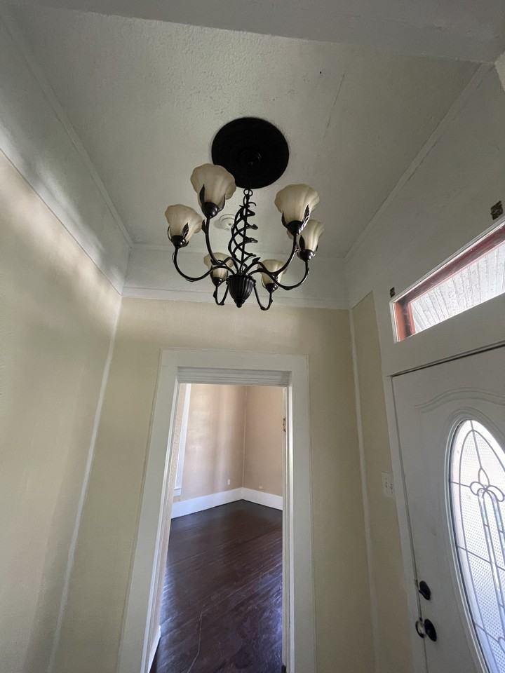 704 S Anglin St #NA - Photo 4 of 24