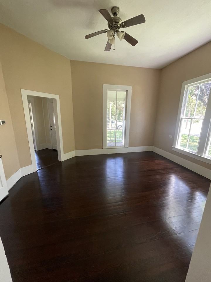 704 S Anglin St #NA - Photo 5 of 24