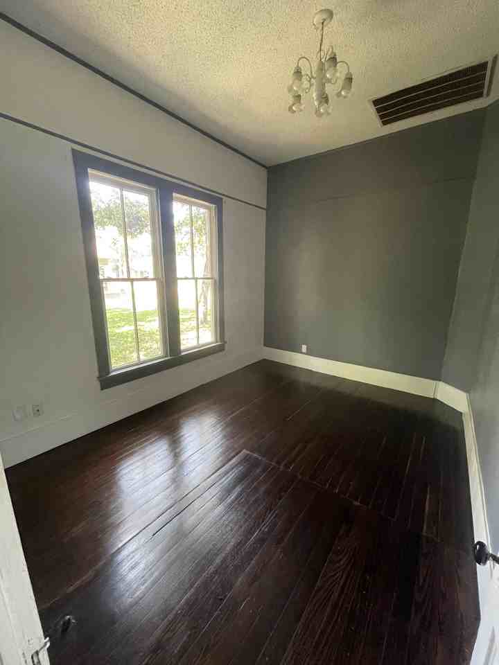 704 S Anglin St #NA - Photo 6 of 24