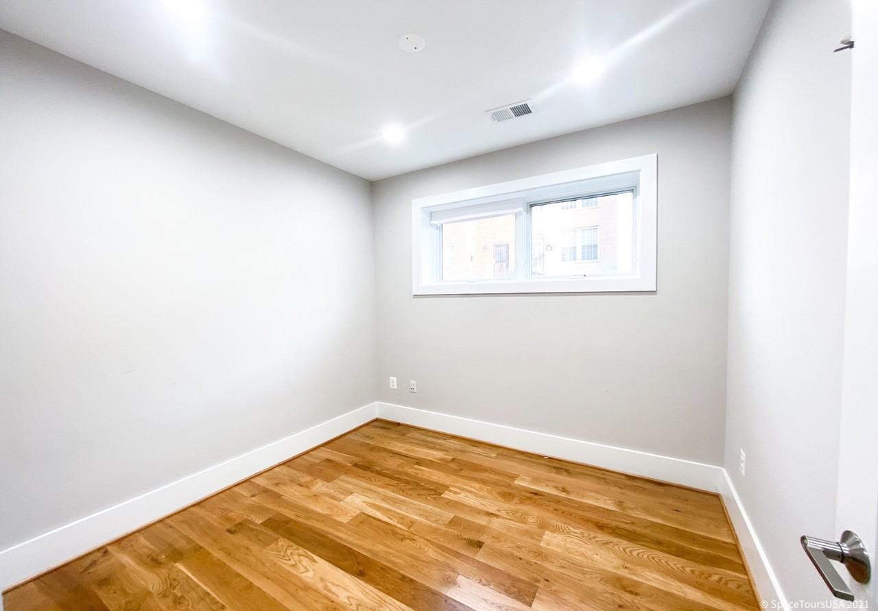 1537 Gales St Ne #B - Photo 4 of 10