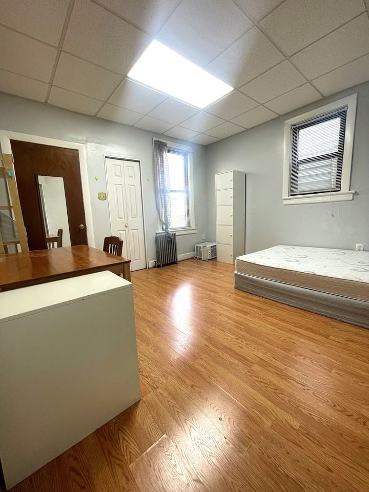 802 Pavonia Ave #1 - Photo 2 of 15