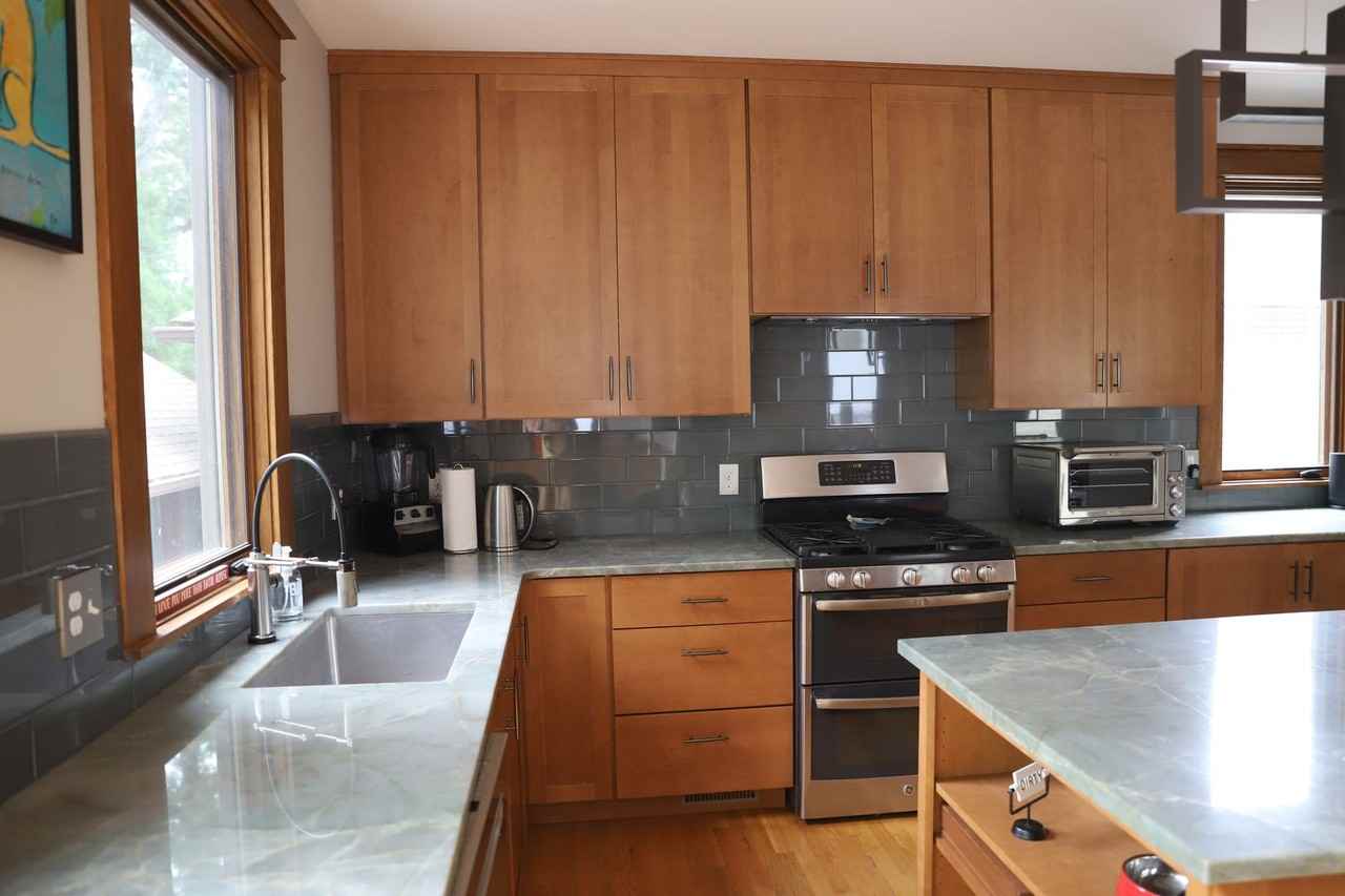 807 Richmond Ave - Photo 2 of 18