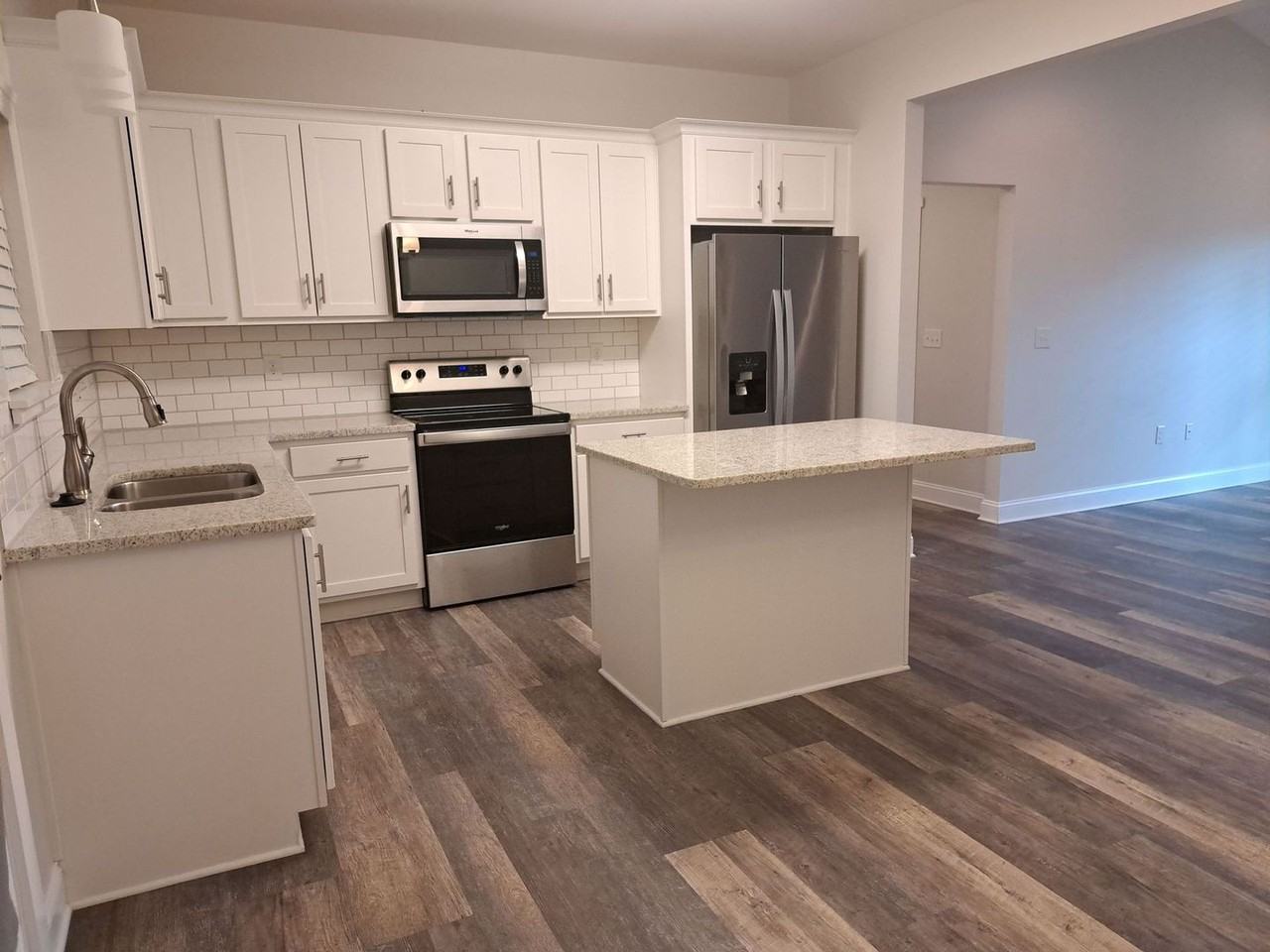 6514 Wallace Rd - Photo 2 of 31