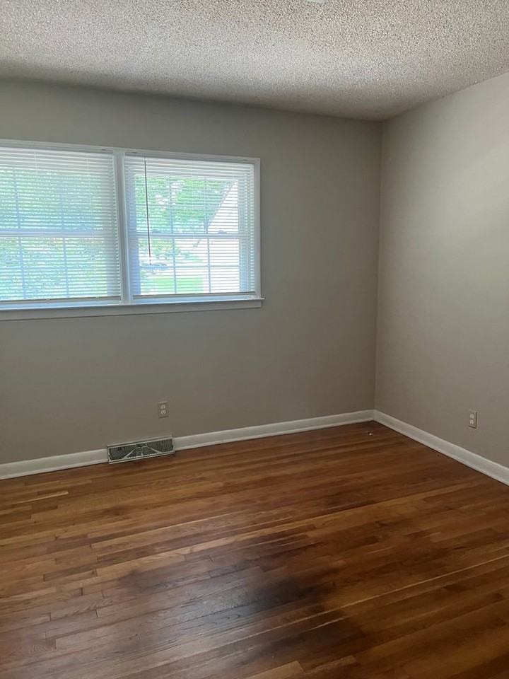 311 Carter Dr - Photo 3 of 8