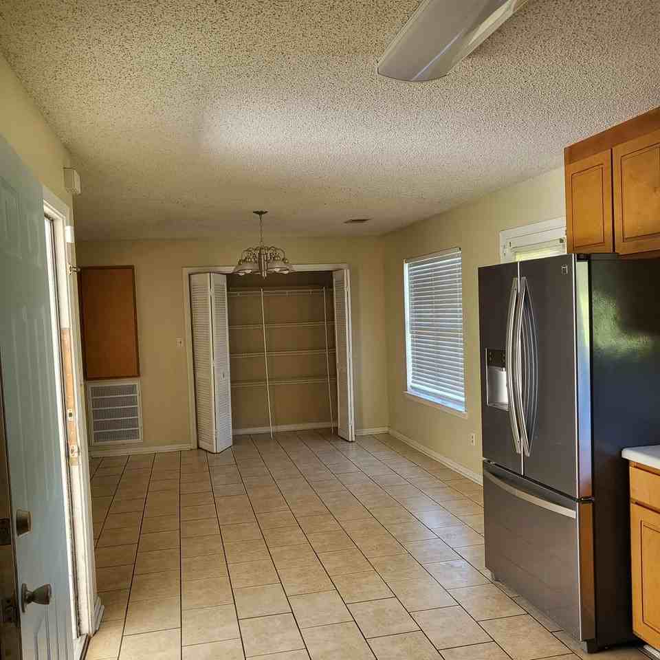 719 Macey St - Photo 3 of 14