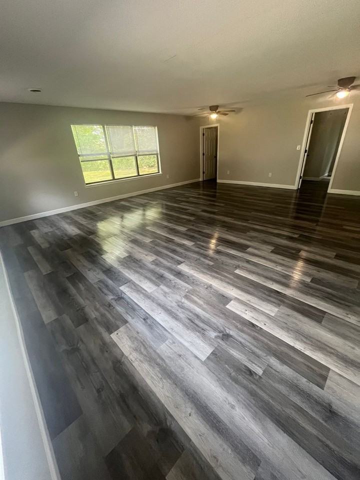 1127 Tramel Rd - Photo 3 of 19