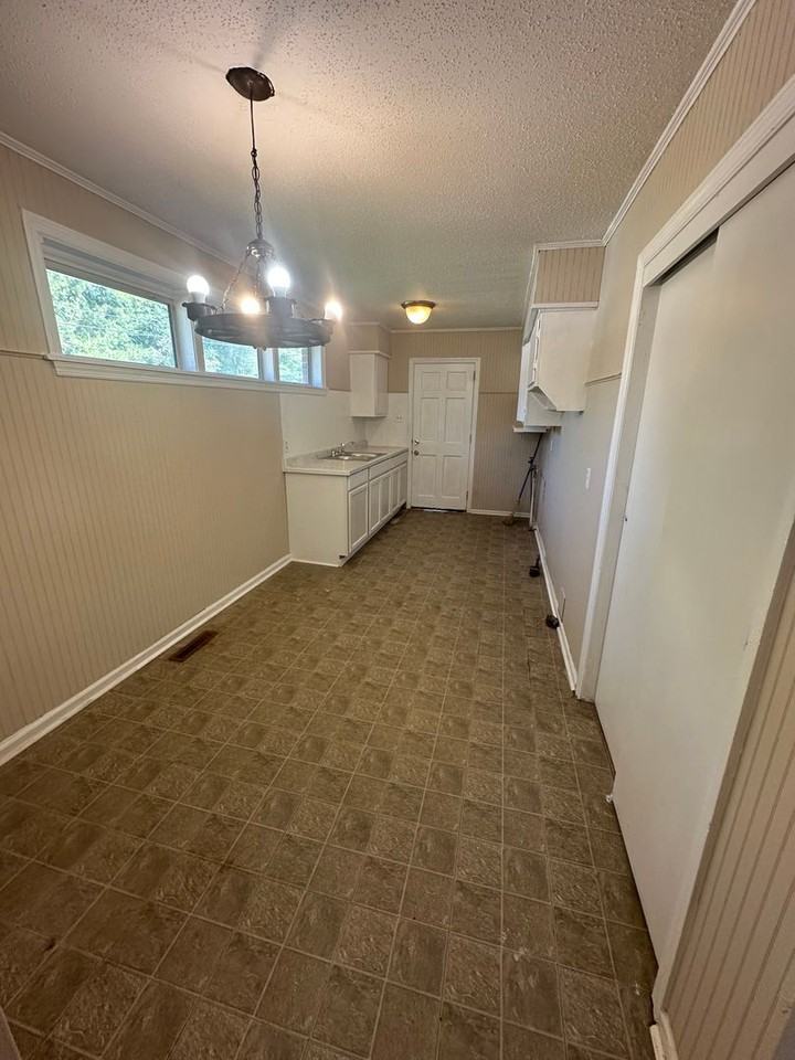 1407 Hyman Ave - Photo 6 of 13