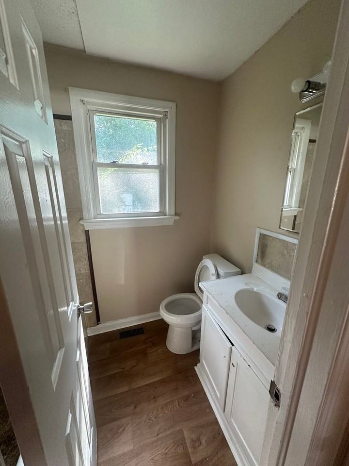 1407 Hyman Ave - Photo 7 of 13