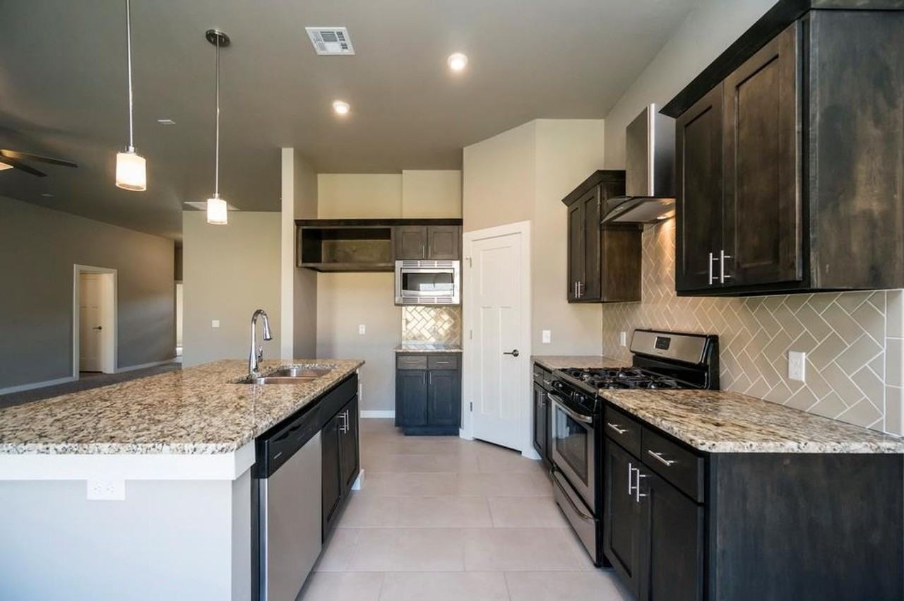 8317 Nw 139th Ter - Photo 4 of 7