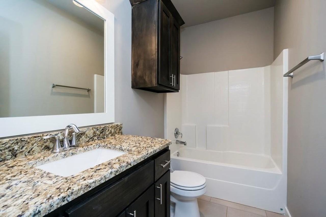8317 Nw 139th Ter - Photo 5 of 7