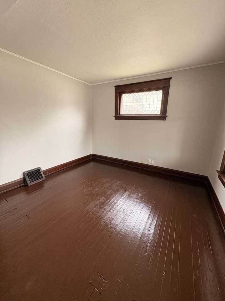 2323 N Clinton St - Photo 2 of 3