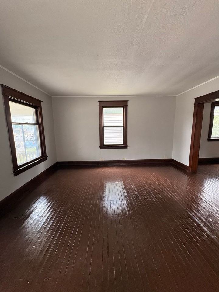 2323 N Clinton St - Photo 3 of 3