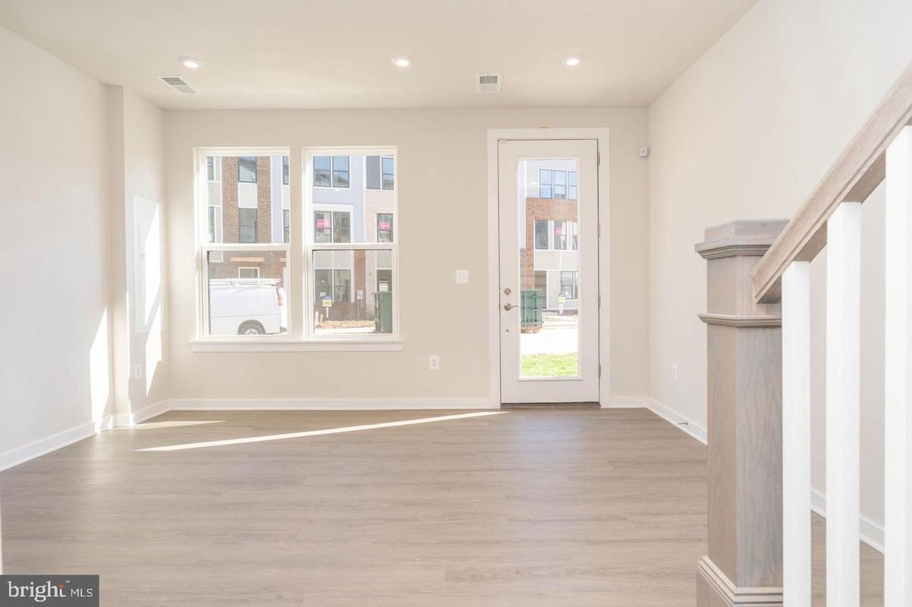 5608 Hyattsville Dr - Photo 3 of 21