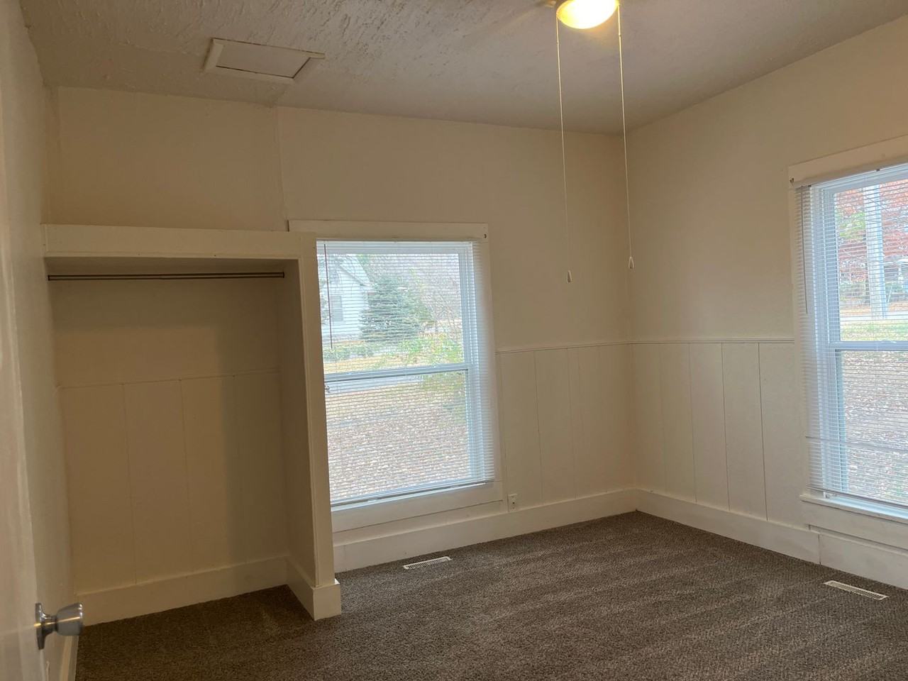 724 N Rogers Ave - Photo 4 of 14