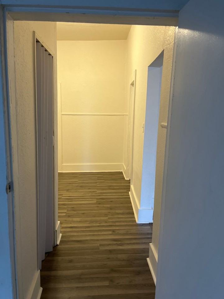 724 N Rogers Ave - Photo 5 of 14