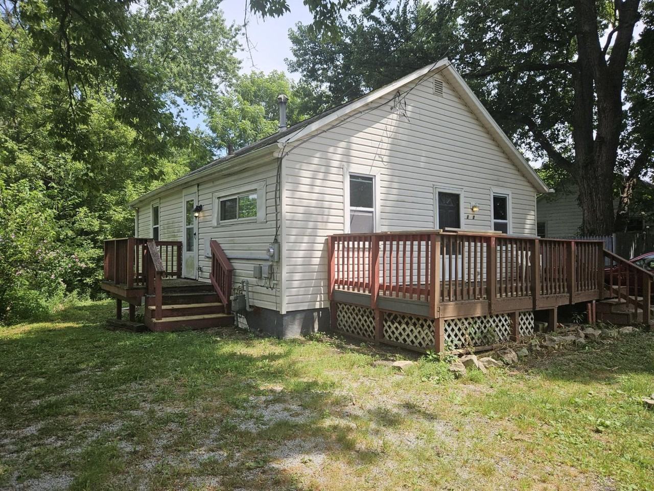 1403 Belcher Ave - Photo 2 of 10