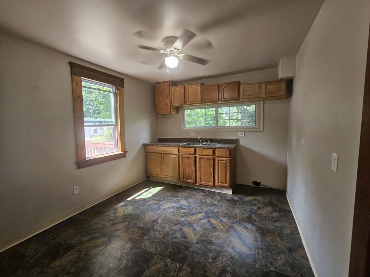 1403 Belcher Ave - Photo 3 of 10
