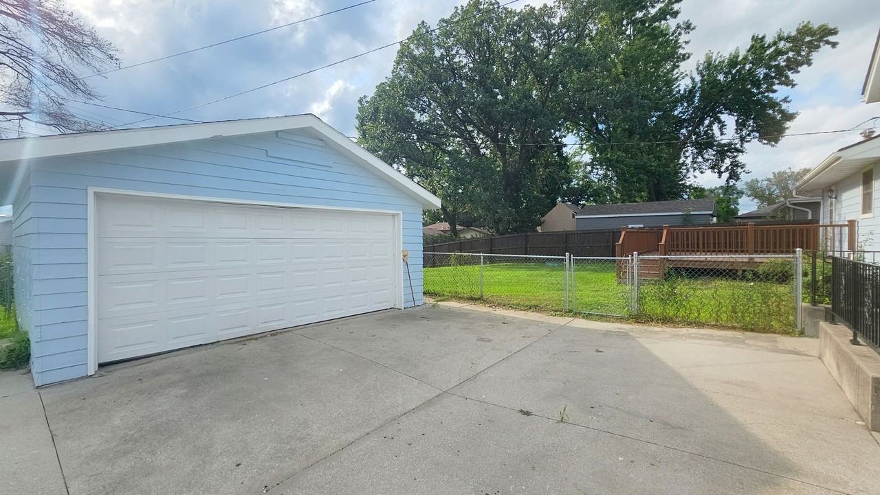 214 Sw Arlan Dr - Photo 2 of 16