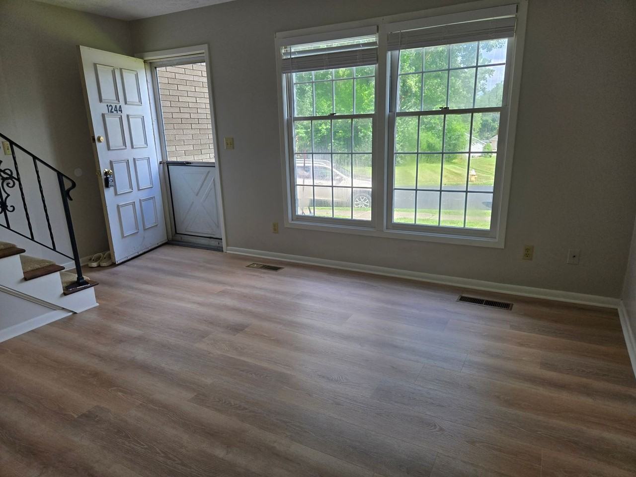 1244 Colonial Dr - Photo 2 of 29