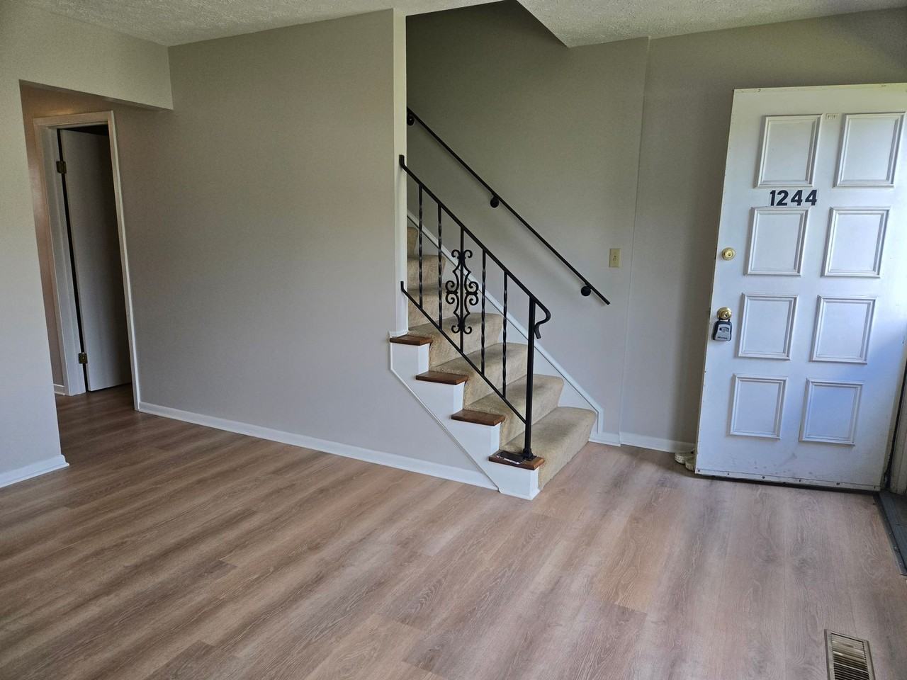 1244 Colonial Dr - Photo 3 of 29