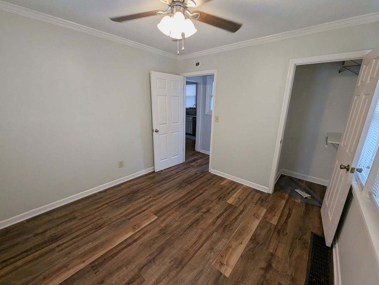1529 Tamm Ave - Photo 2 of 21