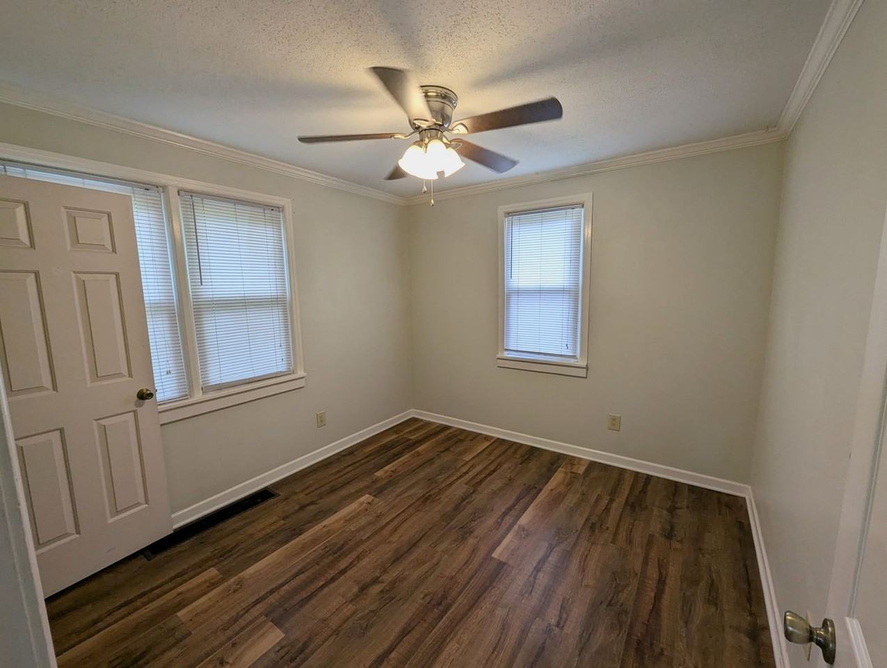 1529 Tamm Ave - Photo 3 of 21