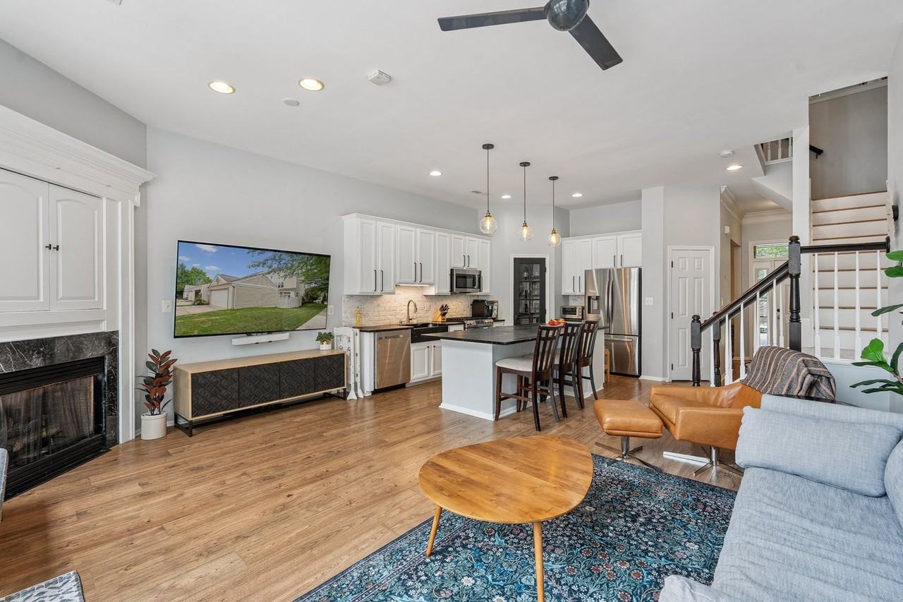 20353 Bowfonds St - Photo 3 of 38