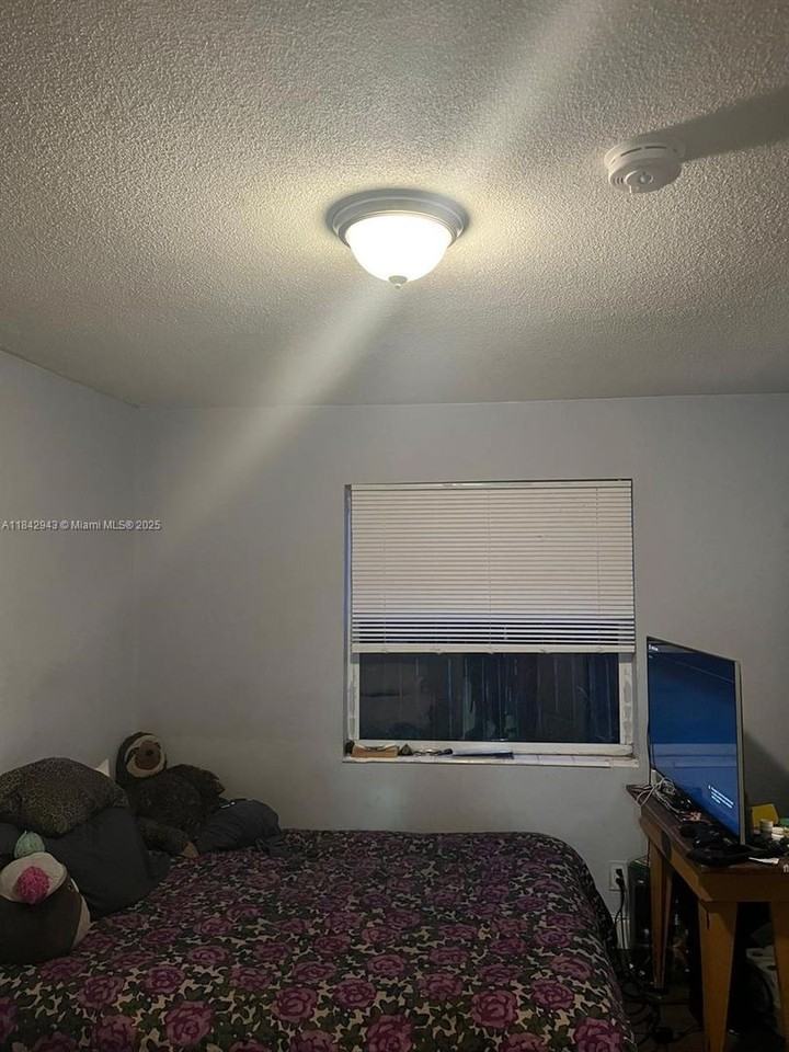 1101 Grant St - Photo 4 of 10