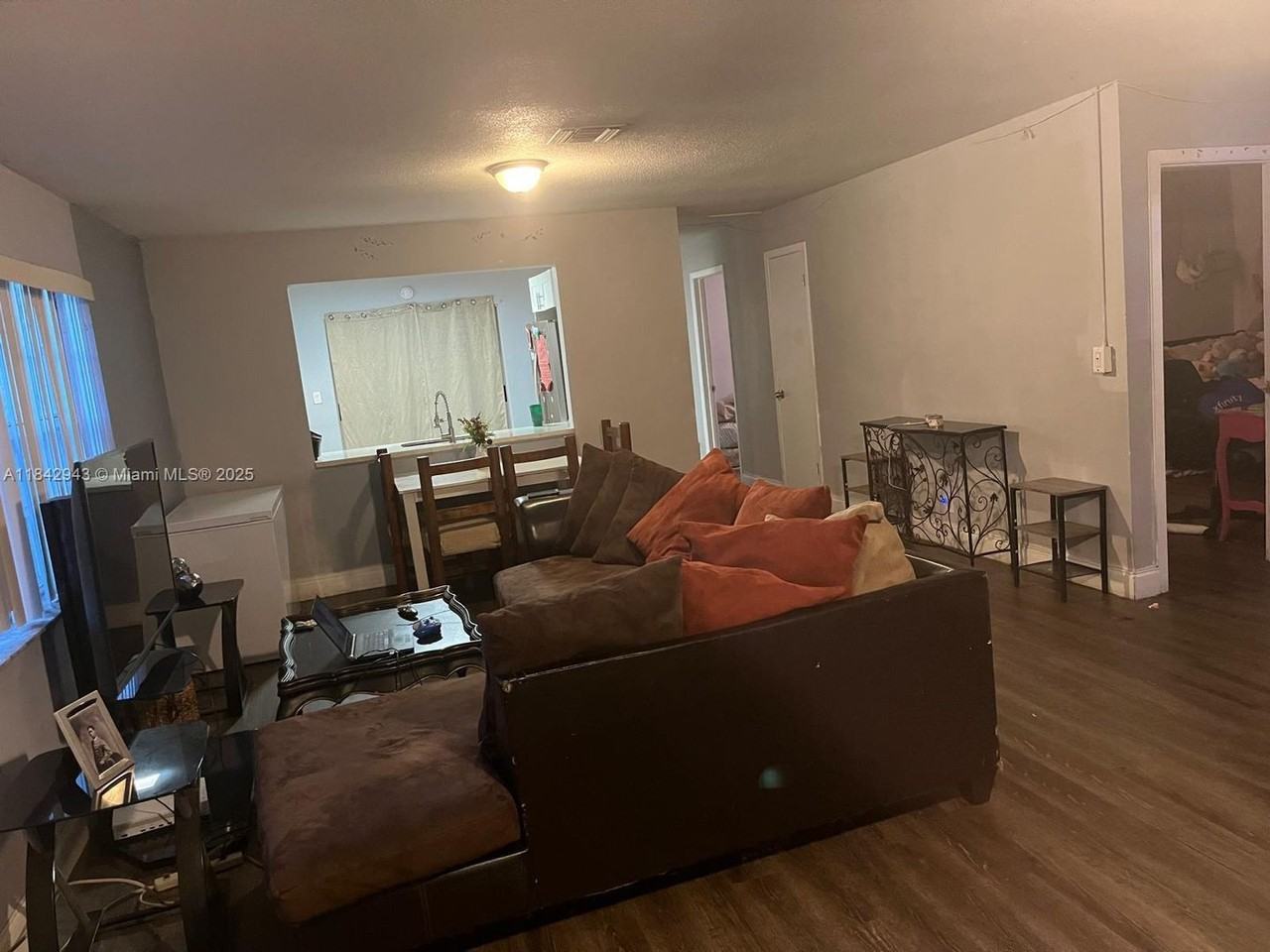 1101 Grant St - Photo 5 of 10