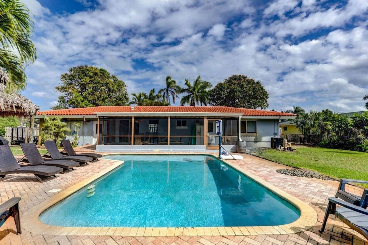 7115 Venetian Way - Photo 2 of 24