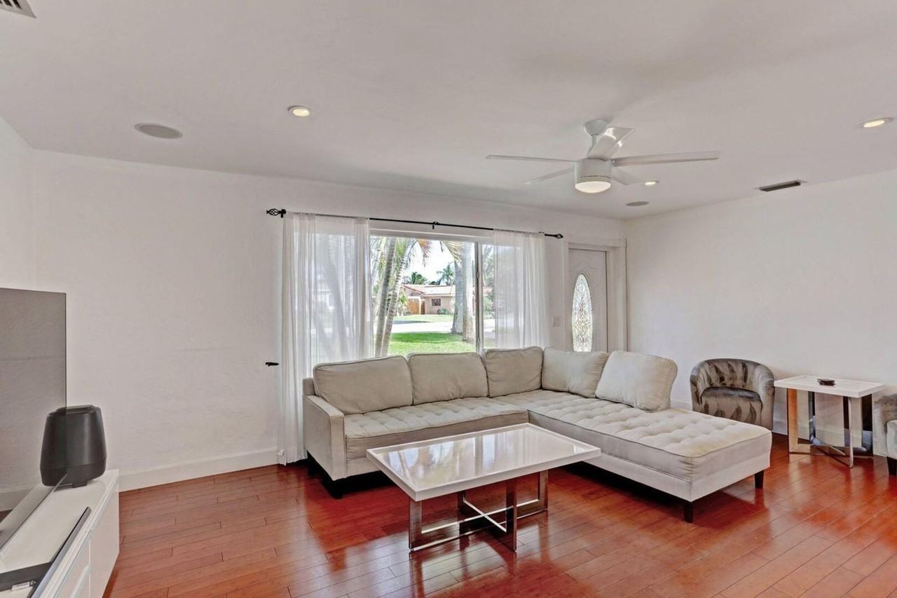 7115 Venetian Way - Photo 7 of 24