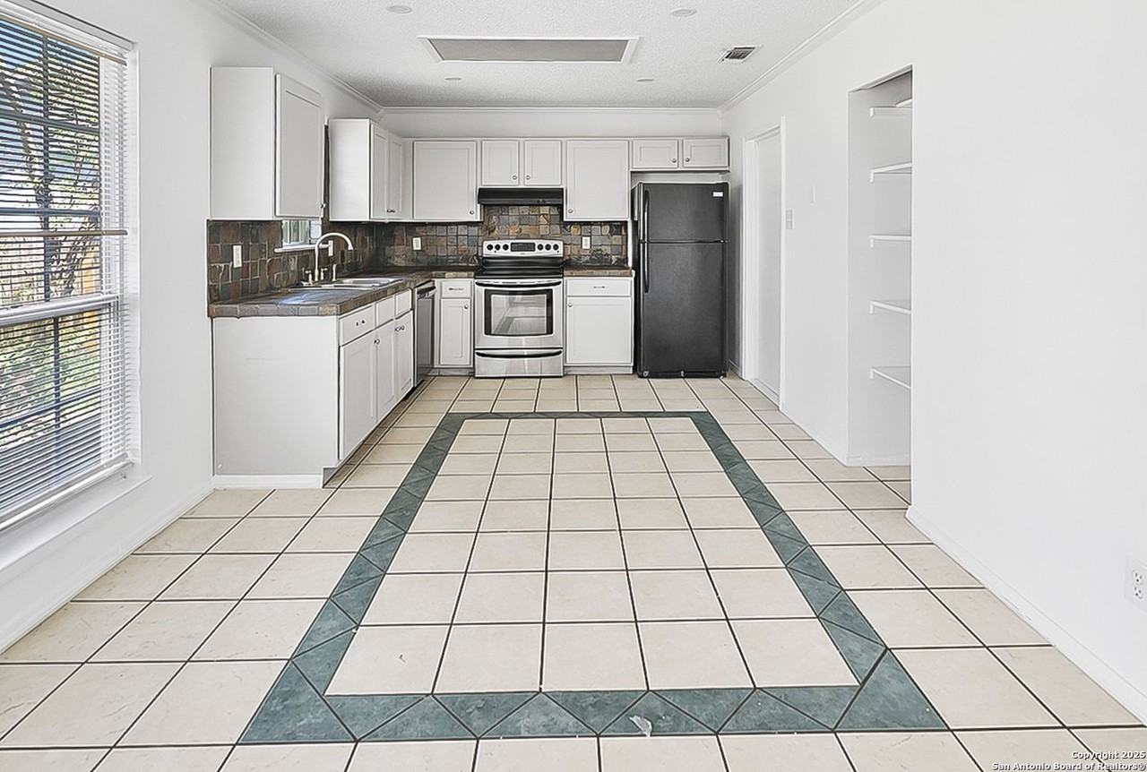 3815 Pipers Crest St - Photo 2 of 15