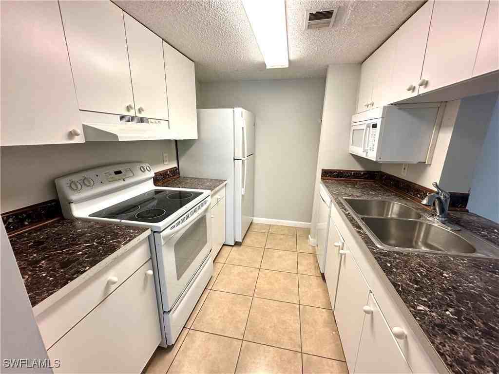 3417 Winkler Ave Apt 607 #607 - Photo 7 of 15