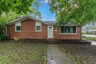 1015 N Maple Rd - Photo 1 of 1