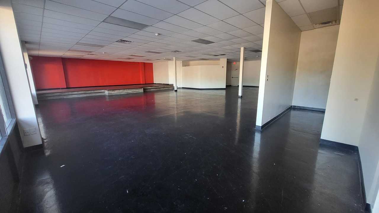 6001 Bartlett Center Dr - Photo 3 of 15