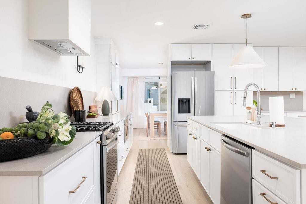 E Claire Dr - Photo 5 of 12