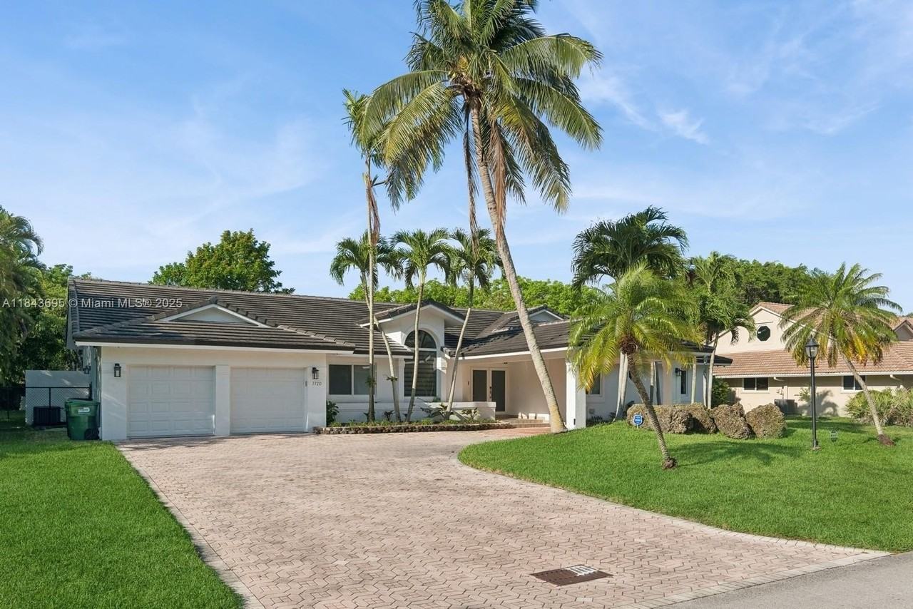 7720 Sw 177th St - Photo 4 of 33