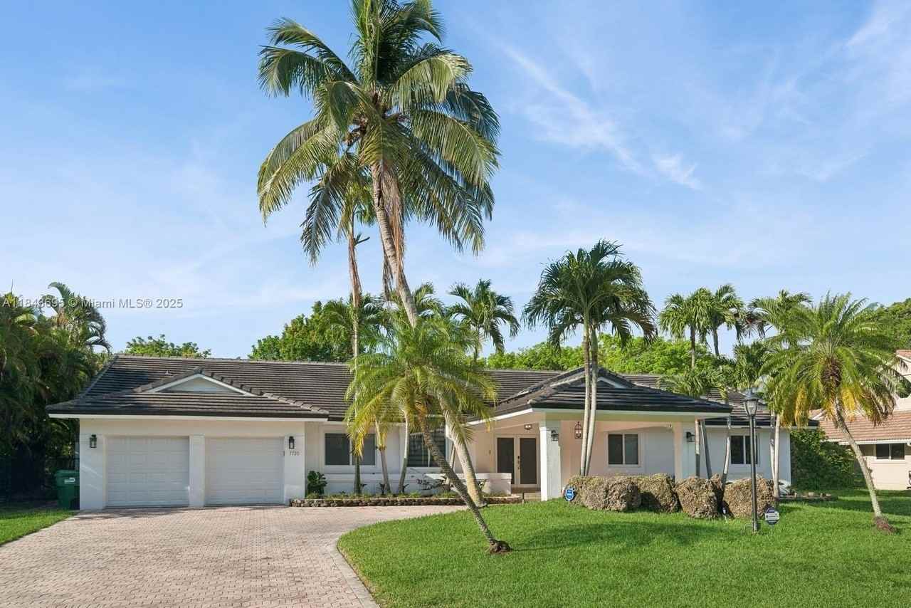 7720 Sw 177th St - Photo 5 of 33