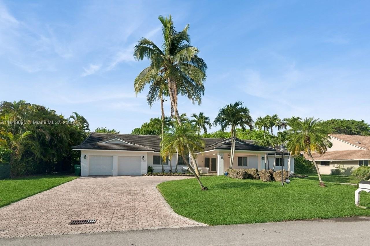 7720 Sw 177th St - Photo 6 of 33