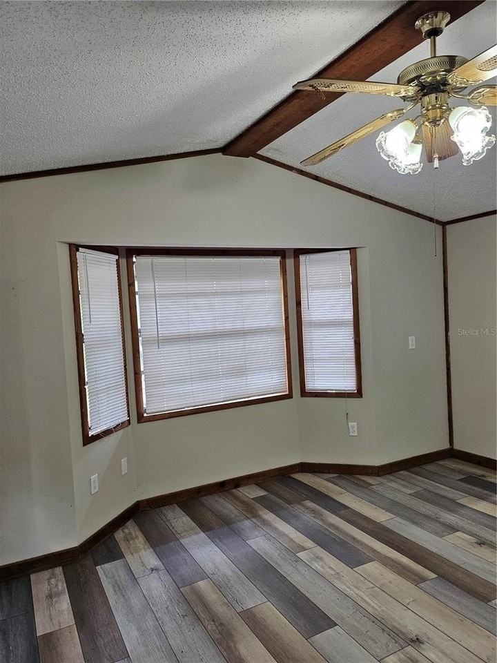 10104 Loetscher Ln - Photo 6 of 12