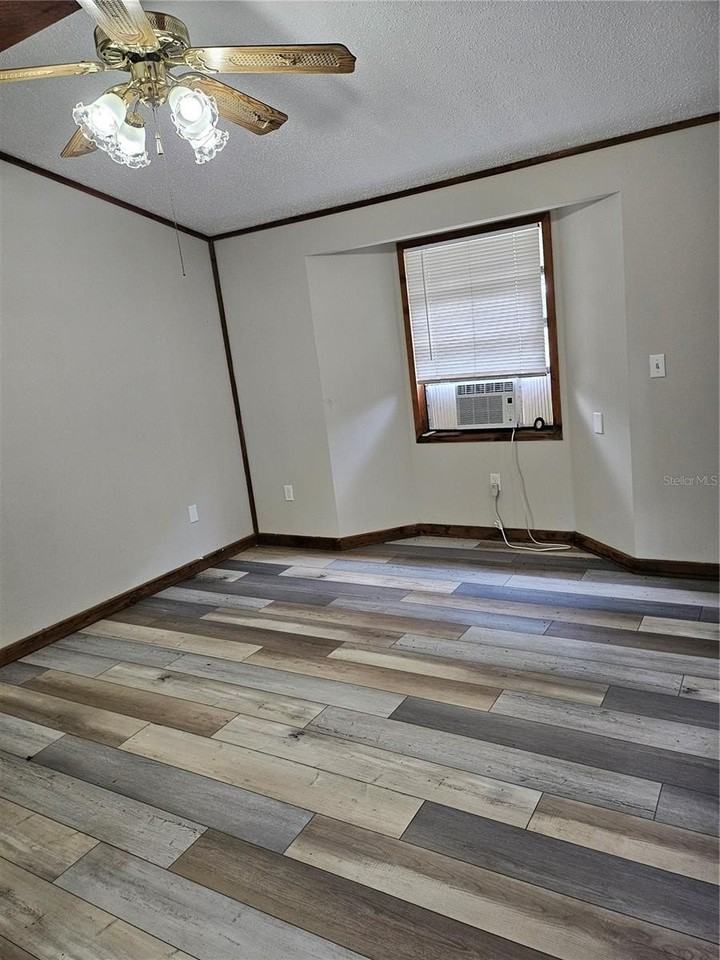 10104 Loetscher Ln - Photo 7 of 12