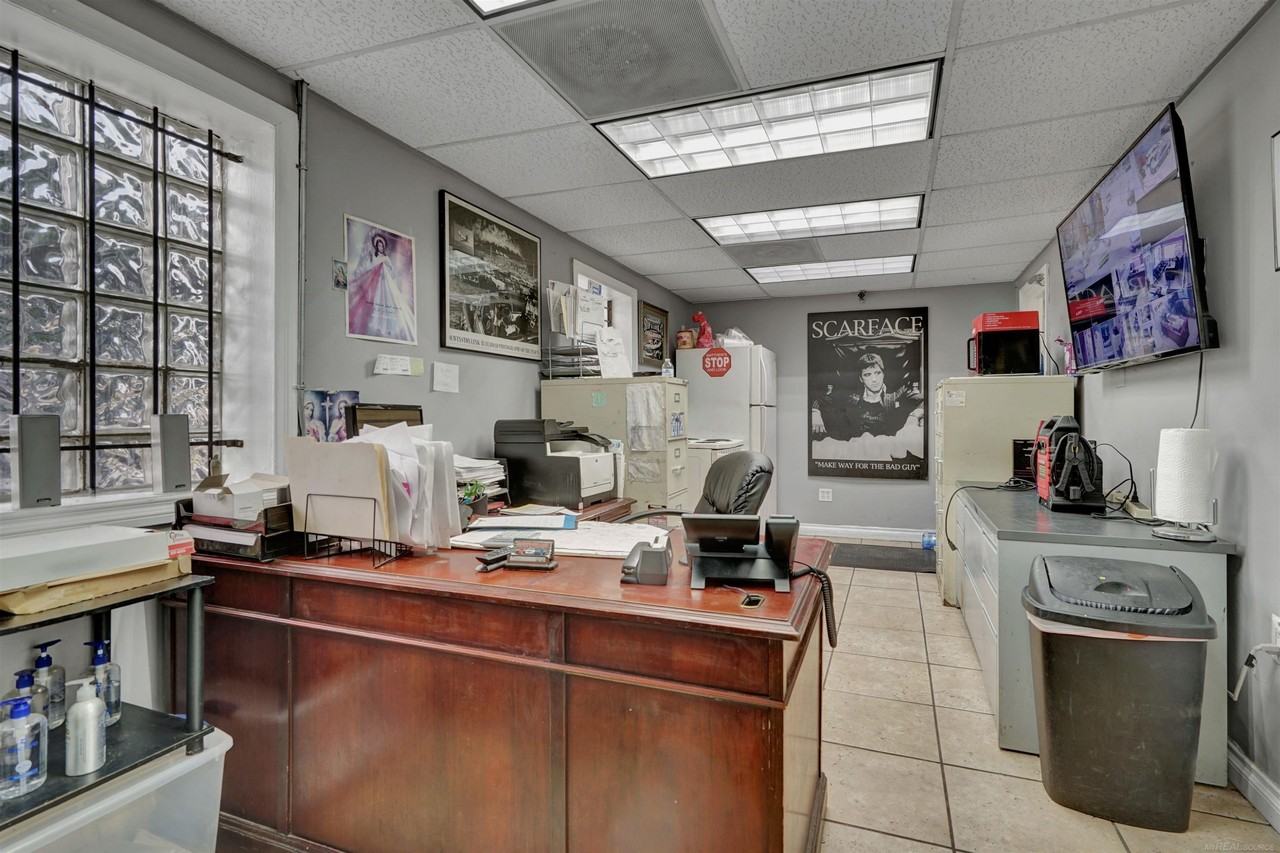 8146 E 8 Mile Rd - Photo 4 of 12