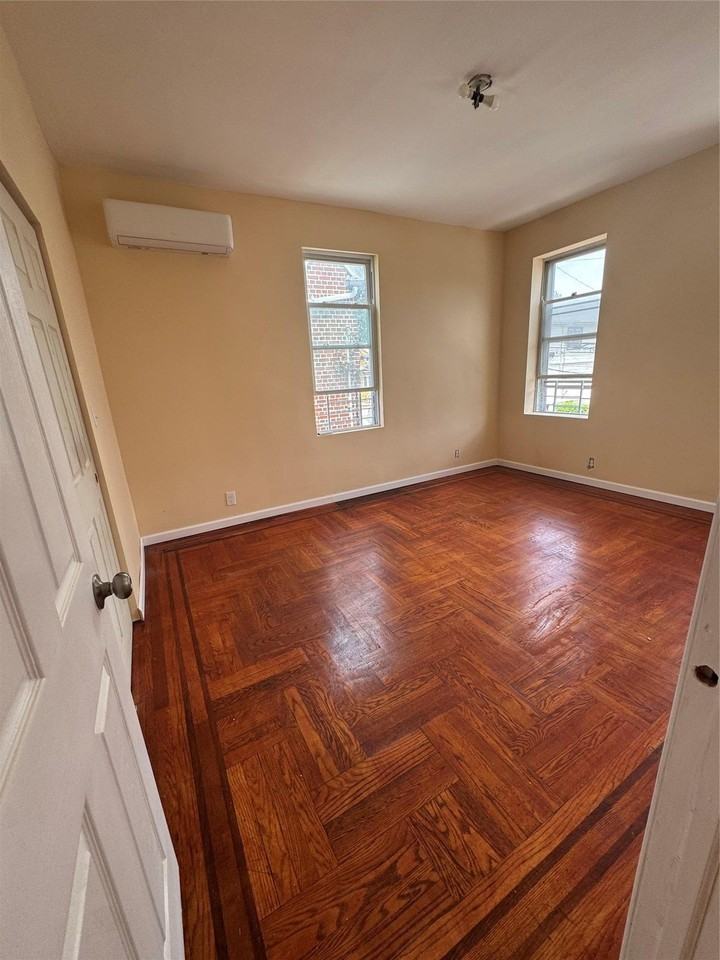 4421 Murdock Ave - Photo 2 of 5