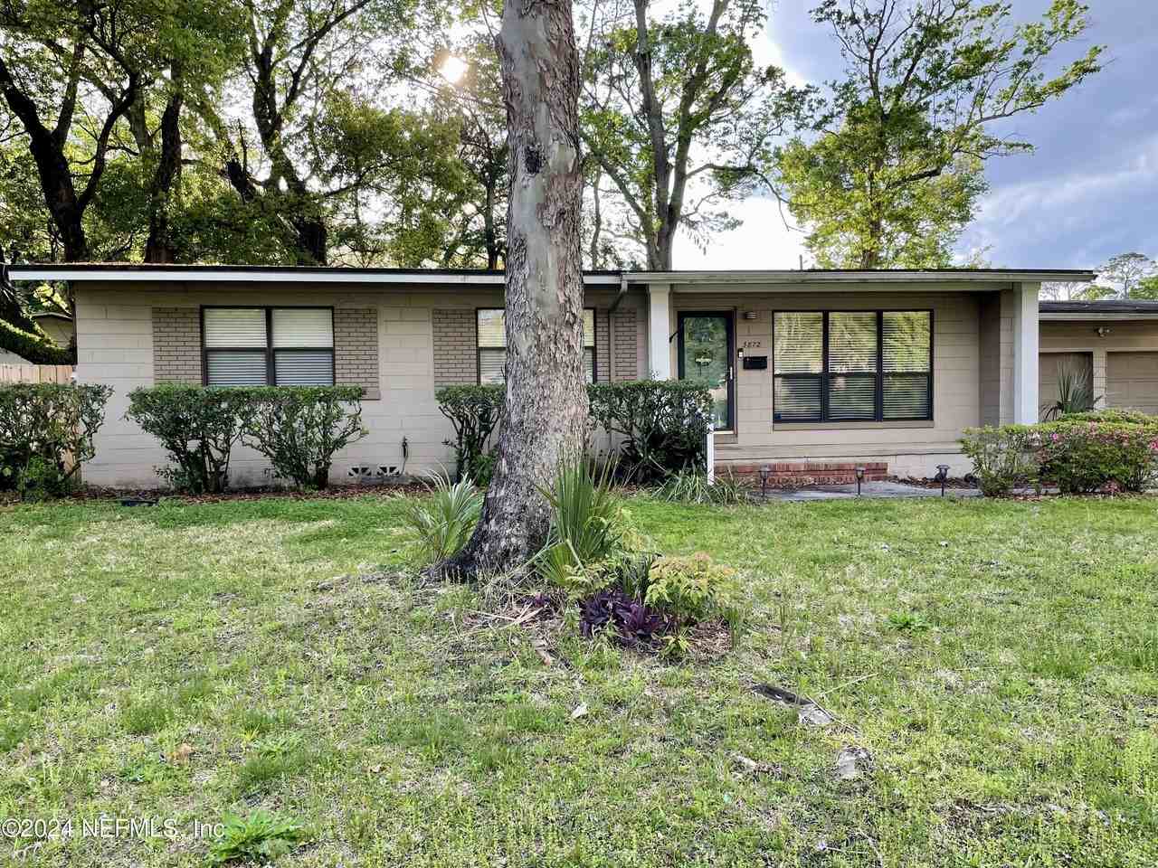 3872 Marianna Rd - Photo 3 of 37