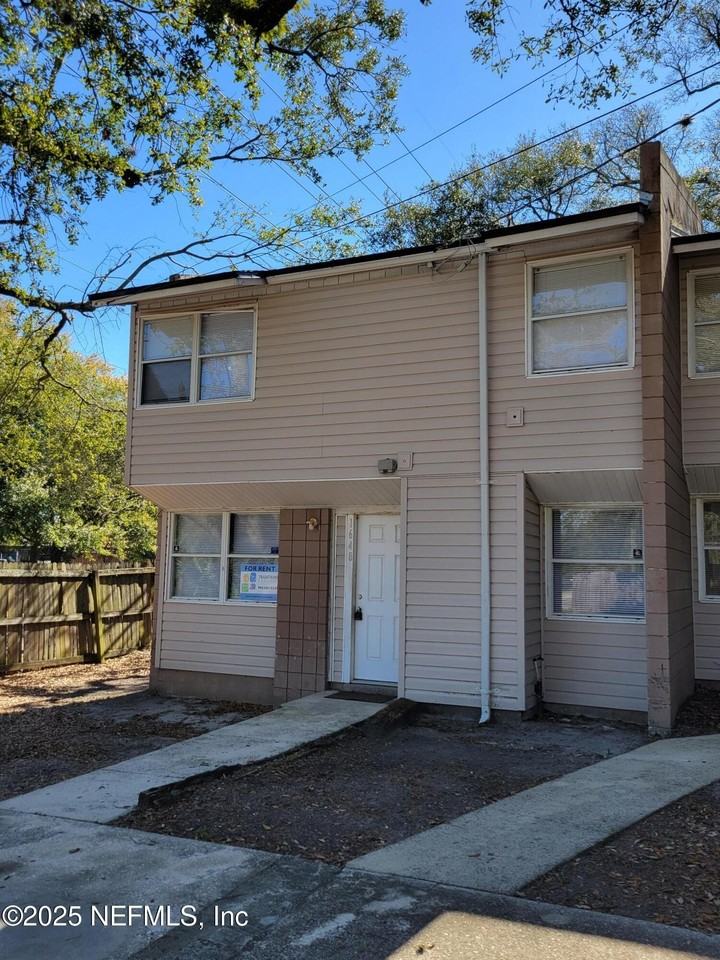 1646 E 16th St - Photo 2 of 19