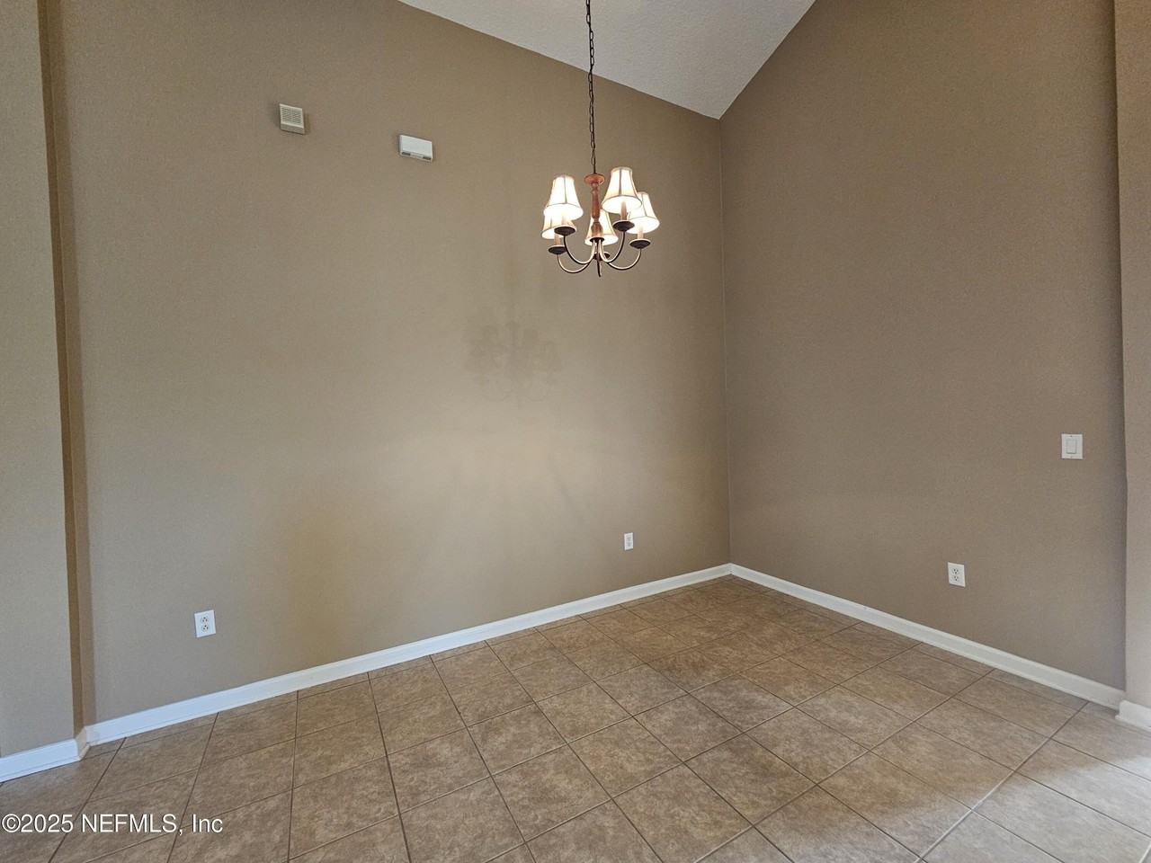 964 Hazeltine Ct - Photo 6 of 15