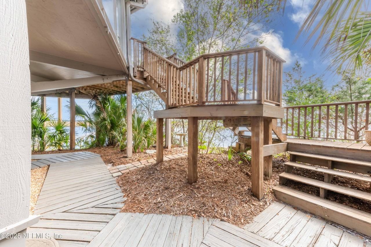 11255 Fort George Road - Photo 7 of 38